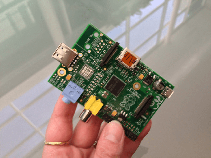 primeira-placa-raspberry-pi-produzida-massa